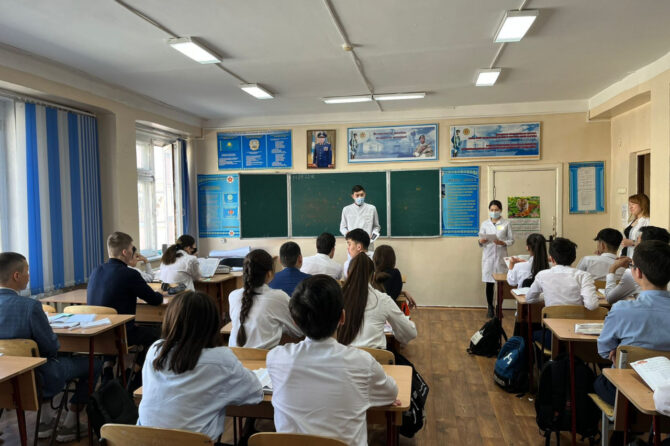 Сотрудники Городской поликлиники №2 побывали в школе-гимназии №7